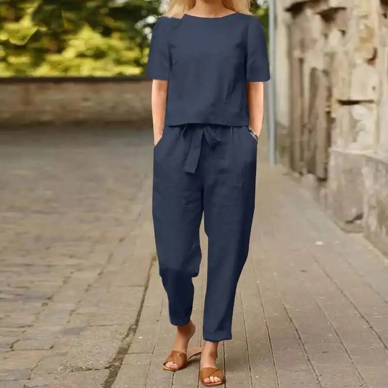 Chic and Cozy Women's Two-Piece Outfit