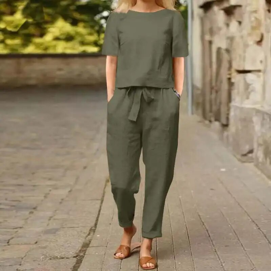 Chic and Cozy Women's Two-Piece Outfit